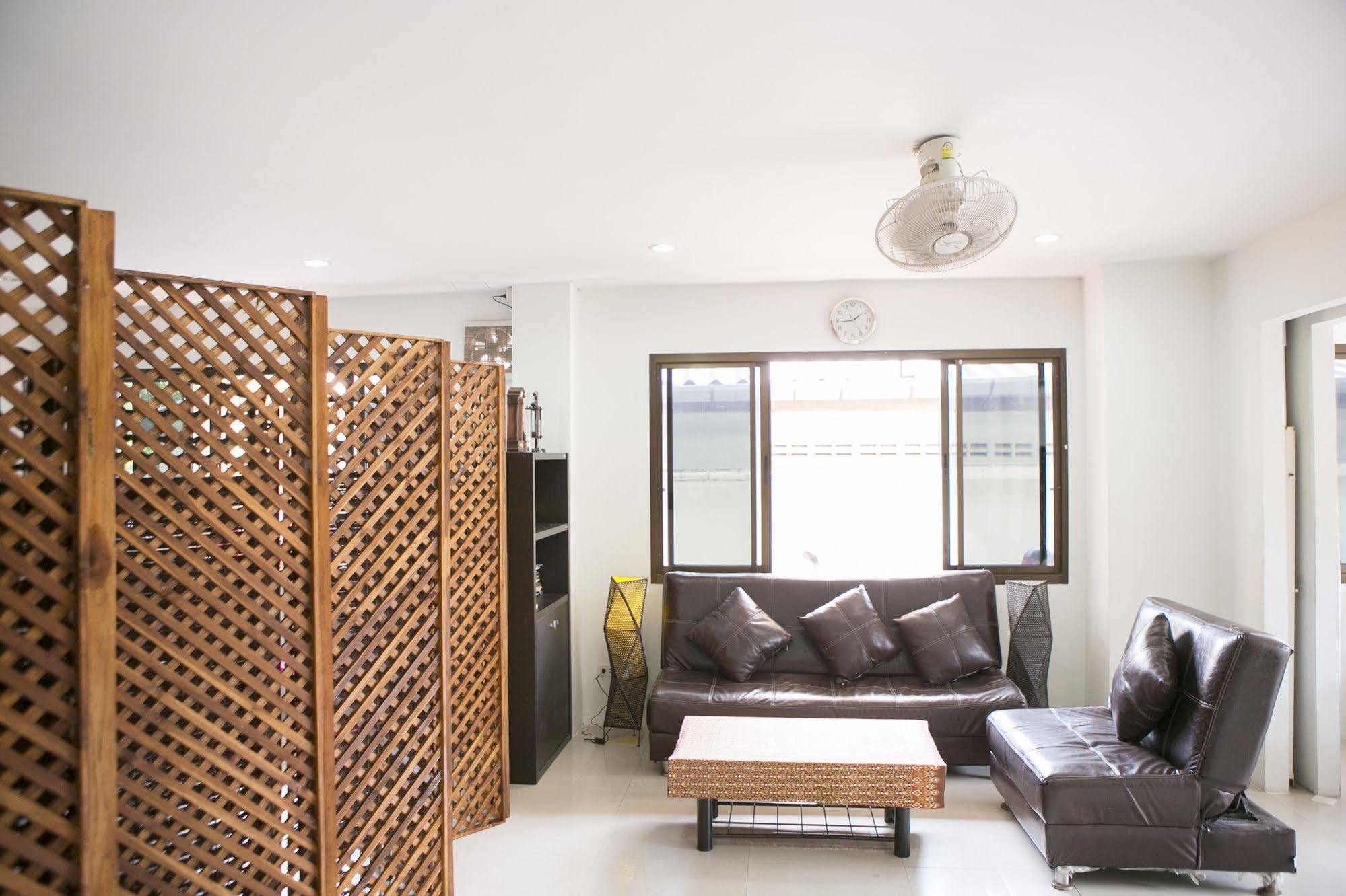 G&B Guesthouse Patong Exterior photo