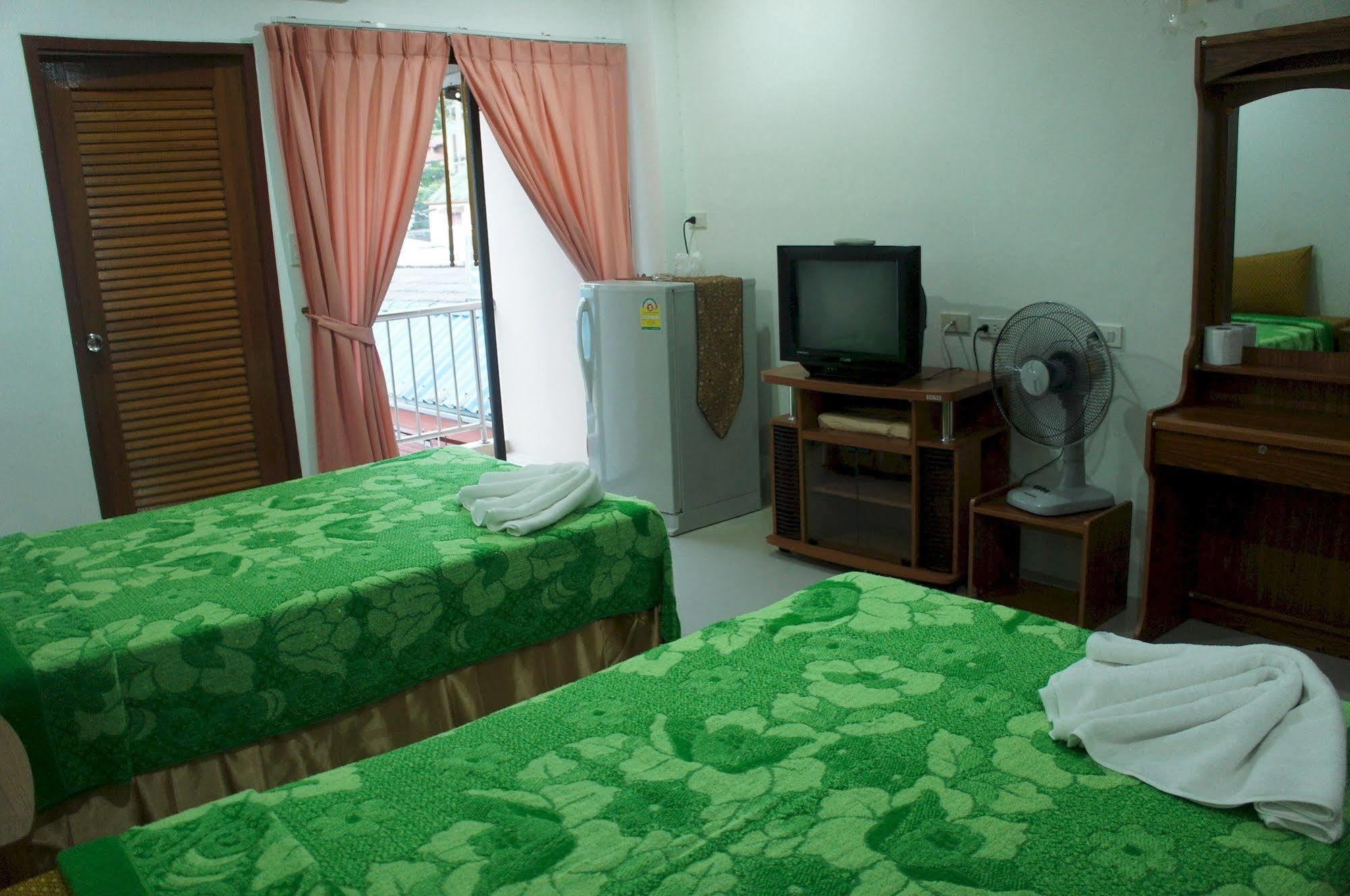 G&B Guesthouse Patong Exterior photo