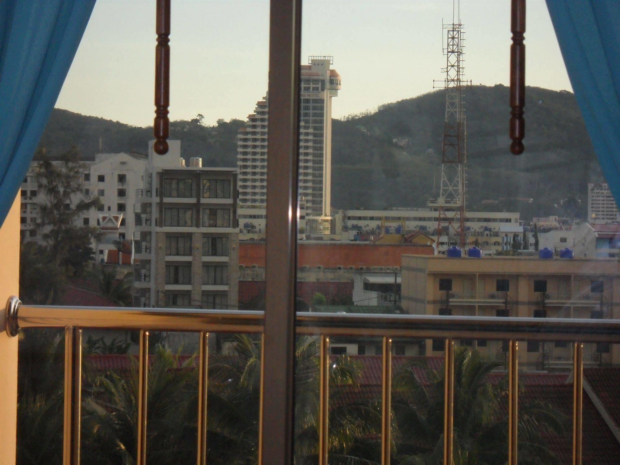 G&B Guesthouse Patong Exterior photo